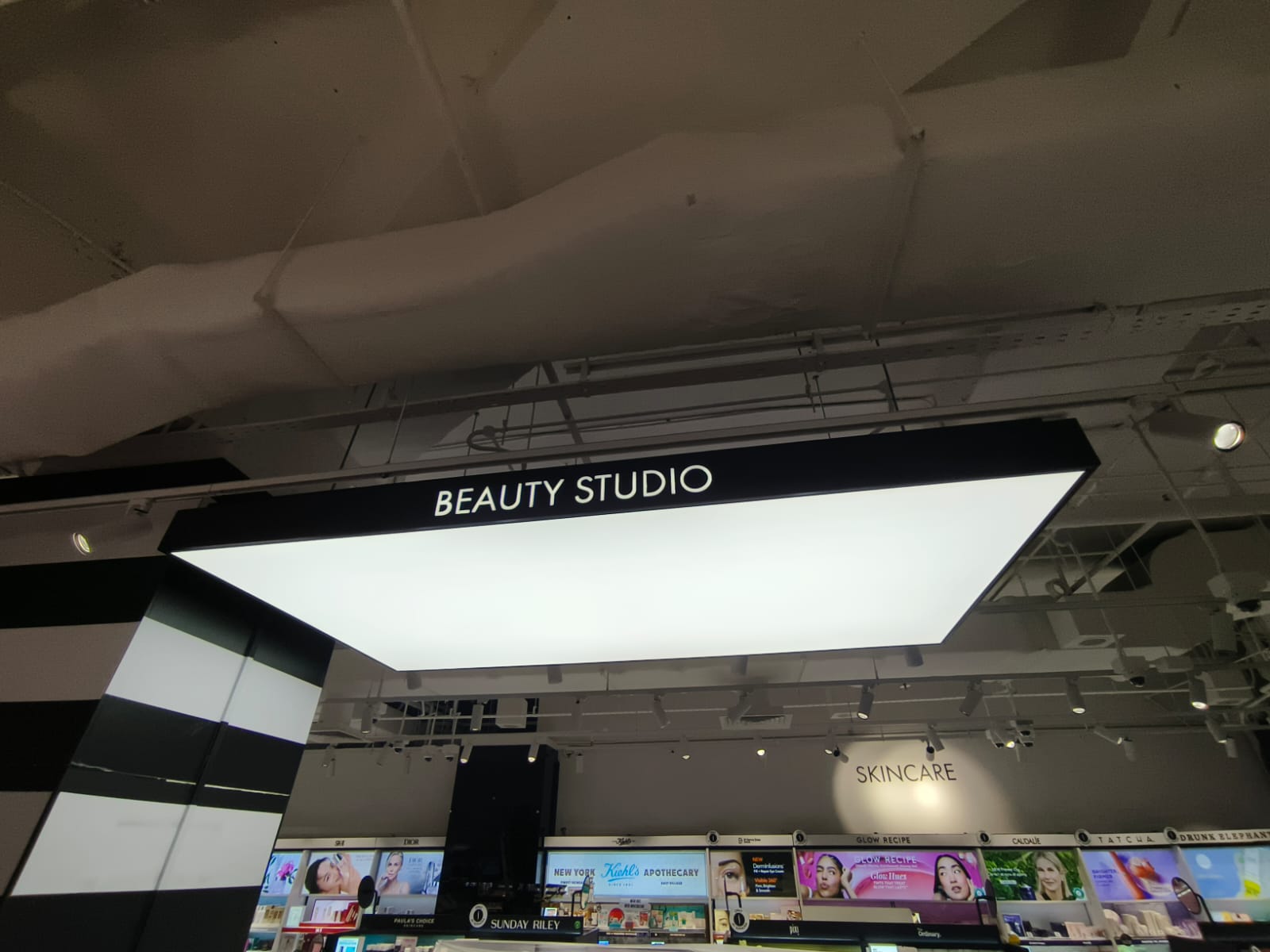 Showroom 2